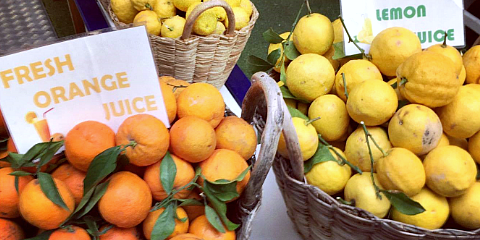 Färskpressad apelsin och citronjuice
